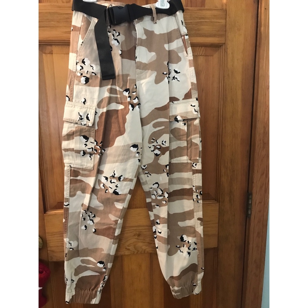 Forever 21 Camo Cargo Joggers